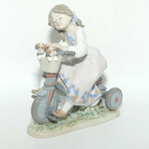 Lladro figure Travelling in Style #5680 | boxed