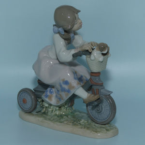 Lladro figure Travelling in Style #5680 | boxed