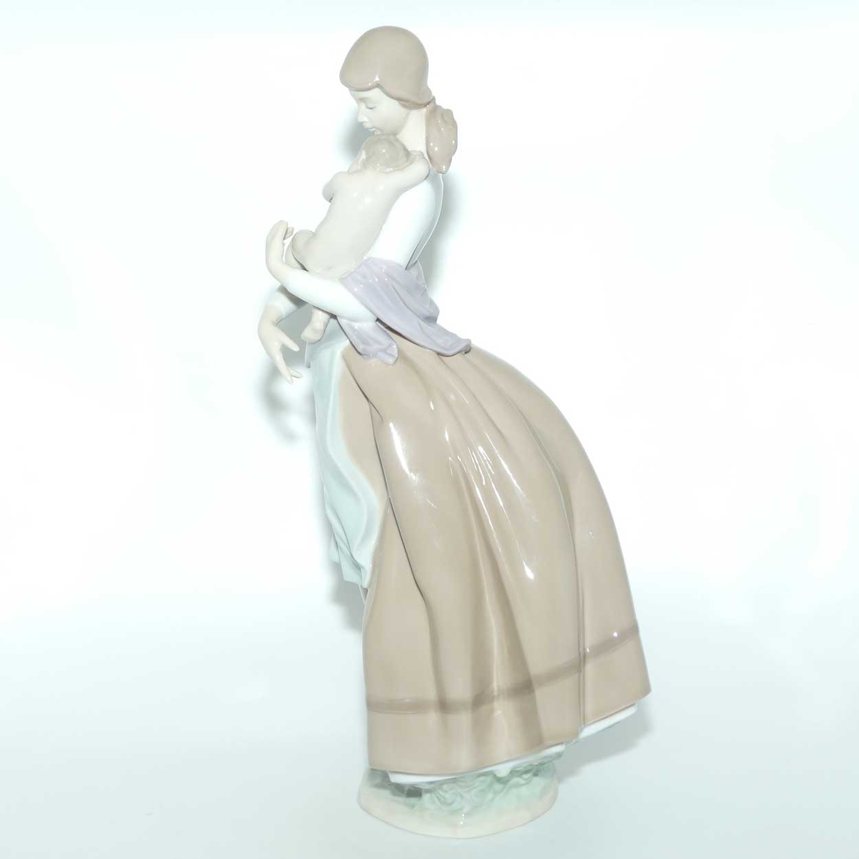 Lladro figure Peaceful Moment | Mother and Child | Gloss | #6179