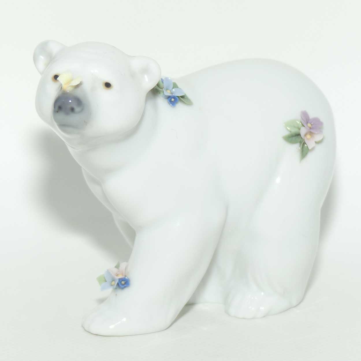 Lladro figure | Attentive Polar Bear with Flowers #6354