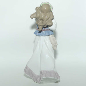 Lladro figure Dreams of a Summer Past | #6401 | boxed