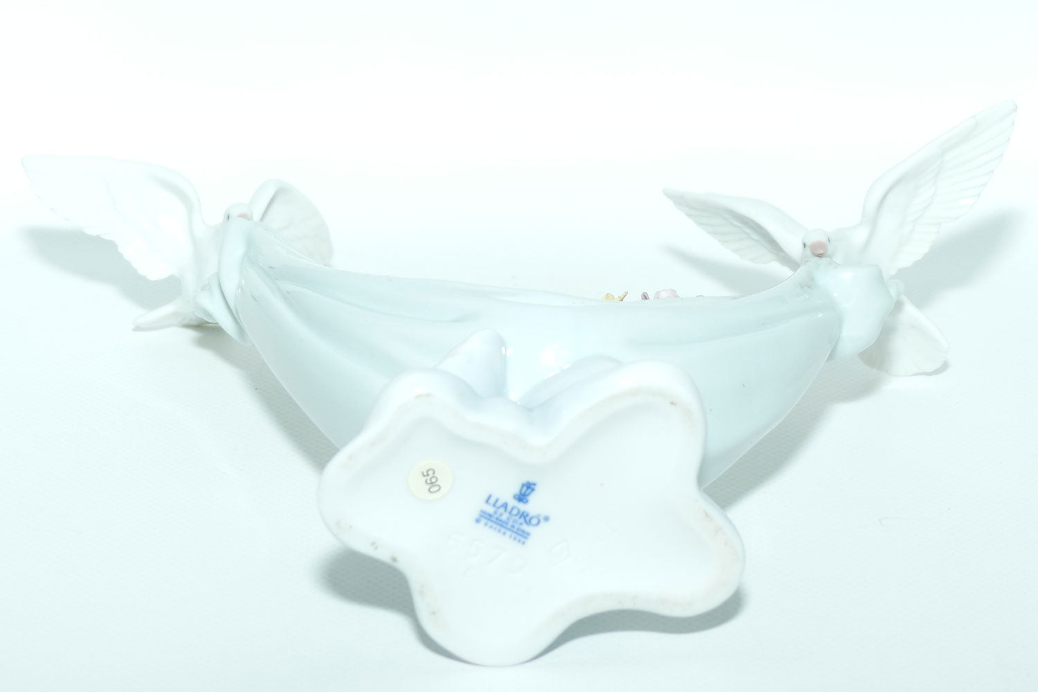 Lladro figure Petals of Peace | #6579 | boxed