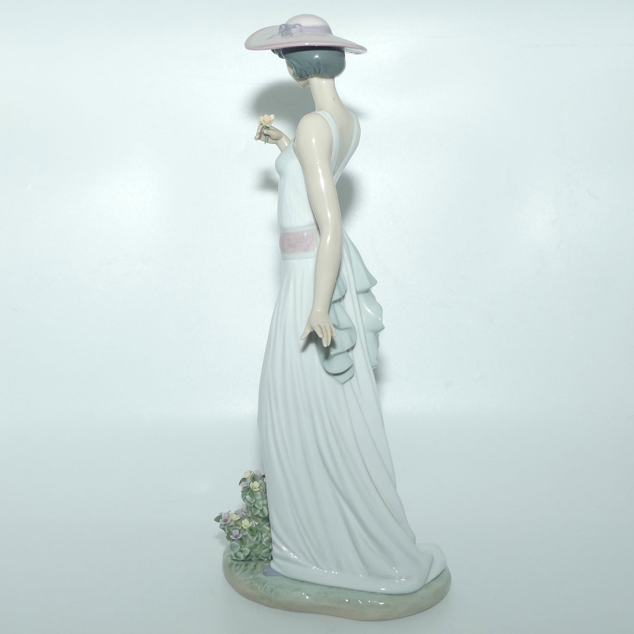 Lladro figure Flowers in Bloom | #6648