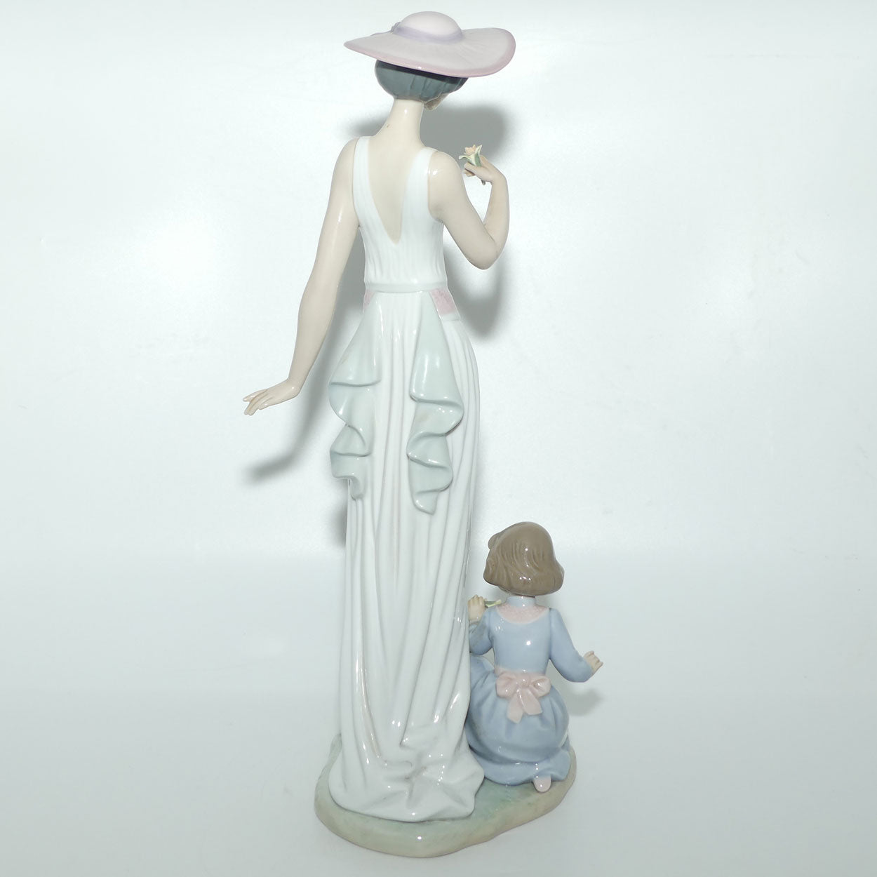 Lladro figure Flowers in Bloom | #6648
