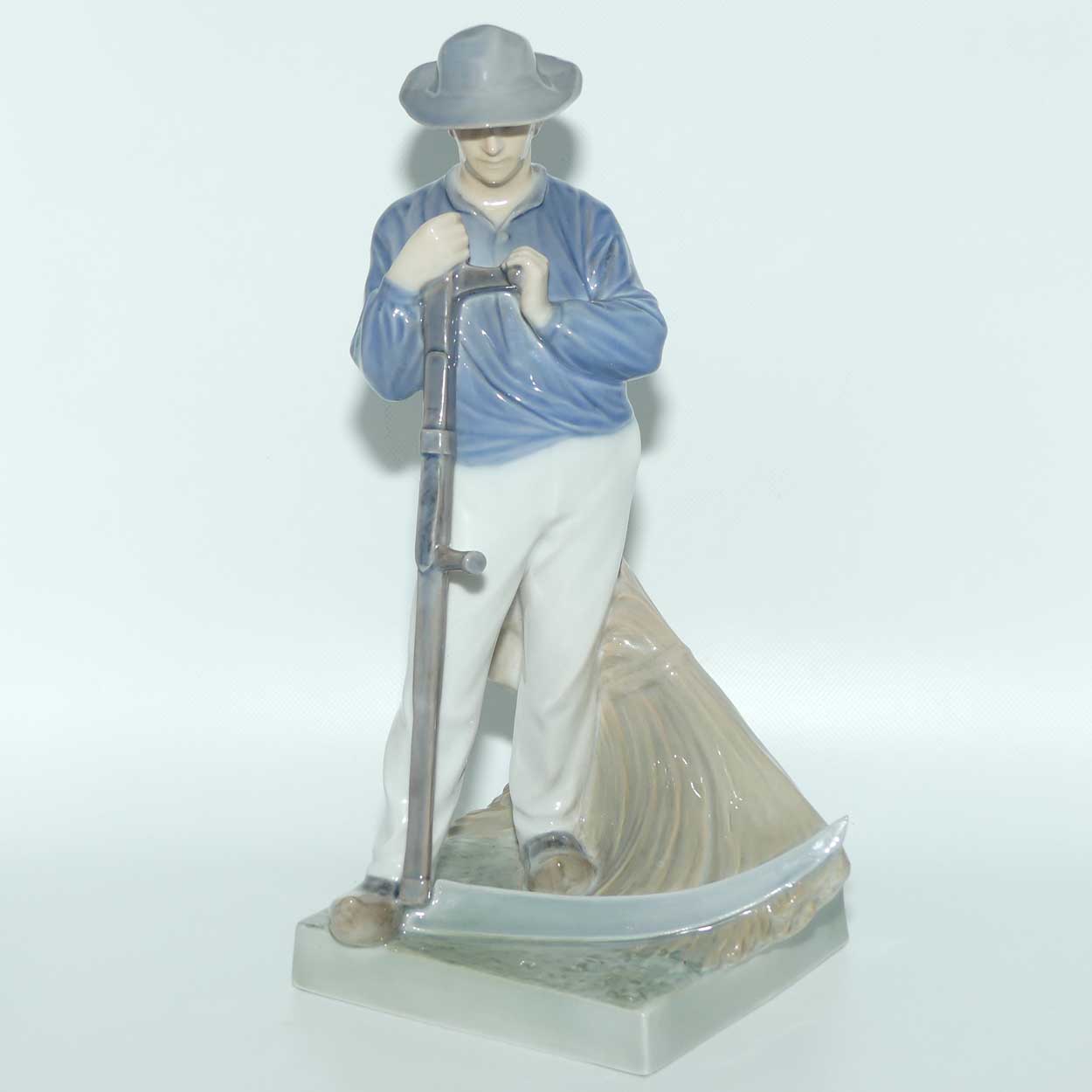 Royal Copenhagen figure 685 | Man with Scythe