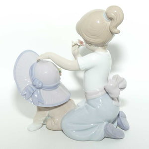 Lladro figure An Elegant Touch | #6862