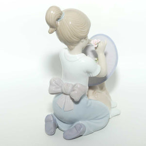 Lladro figure An Elegant Touch | #6862