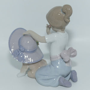 Lladro figure An Elegant Touch | #6862