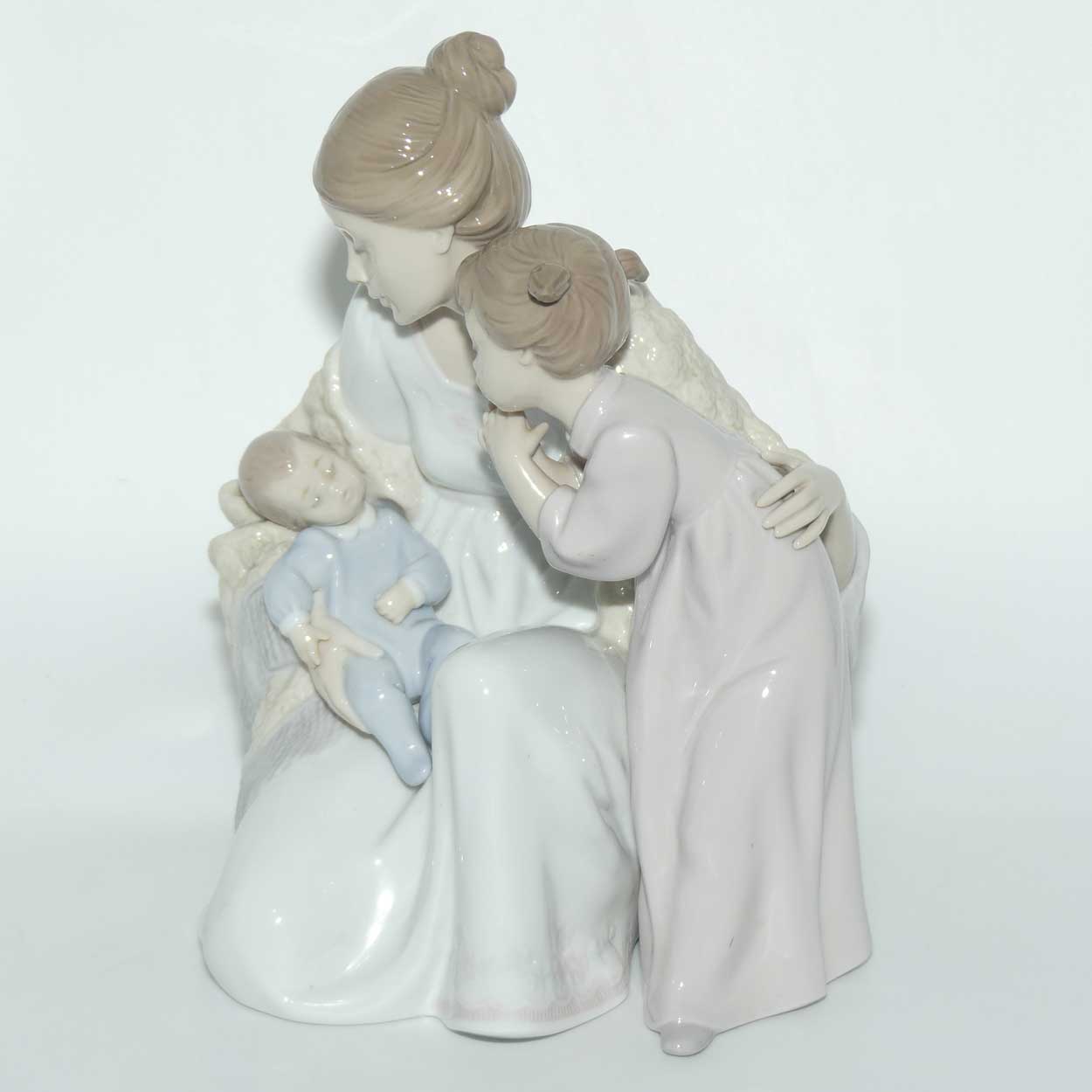 Lladro figure Welcome to the Family #6939