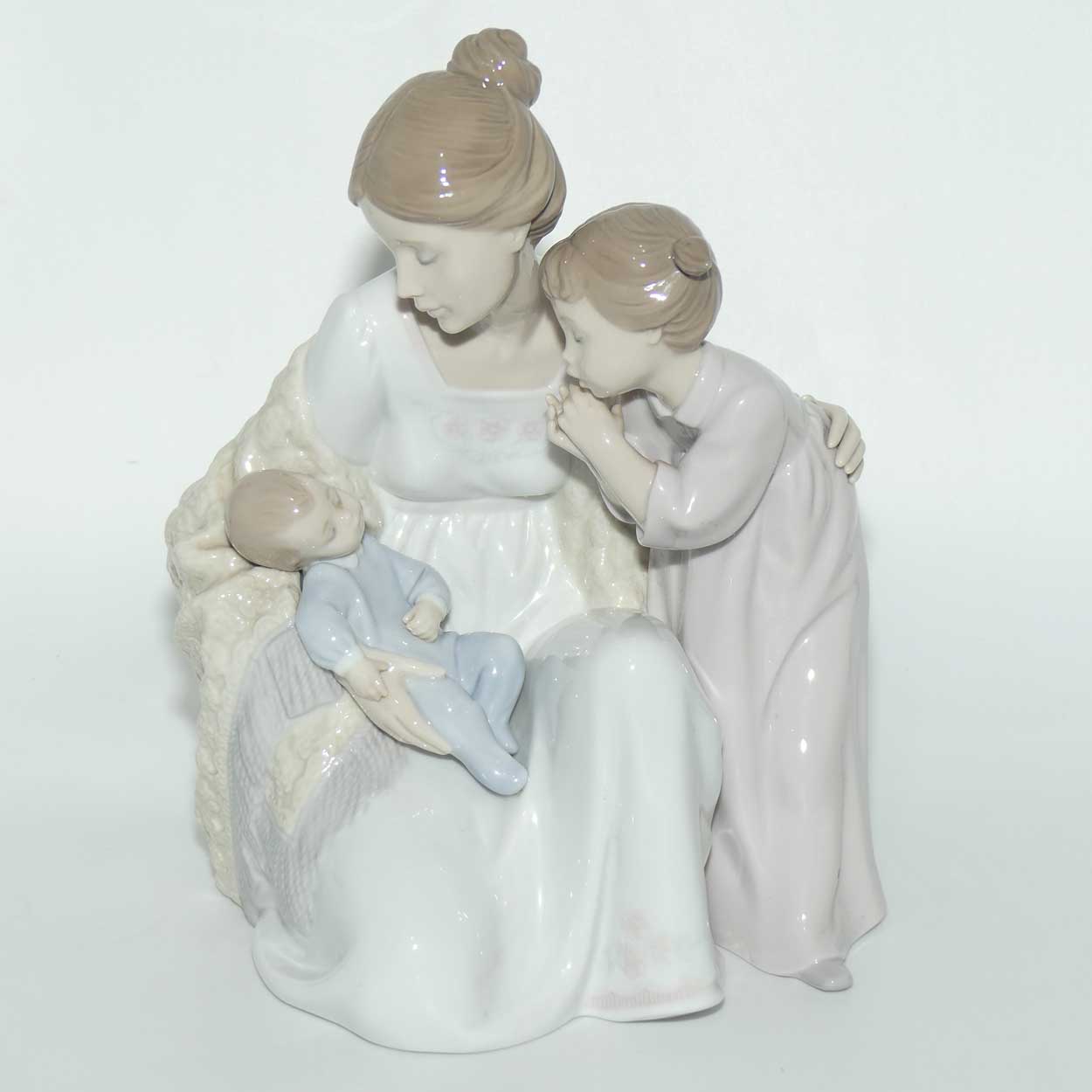 Lladro figure Welcome to the Family #6939