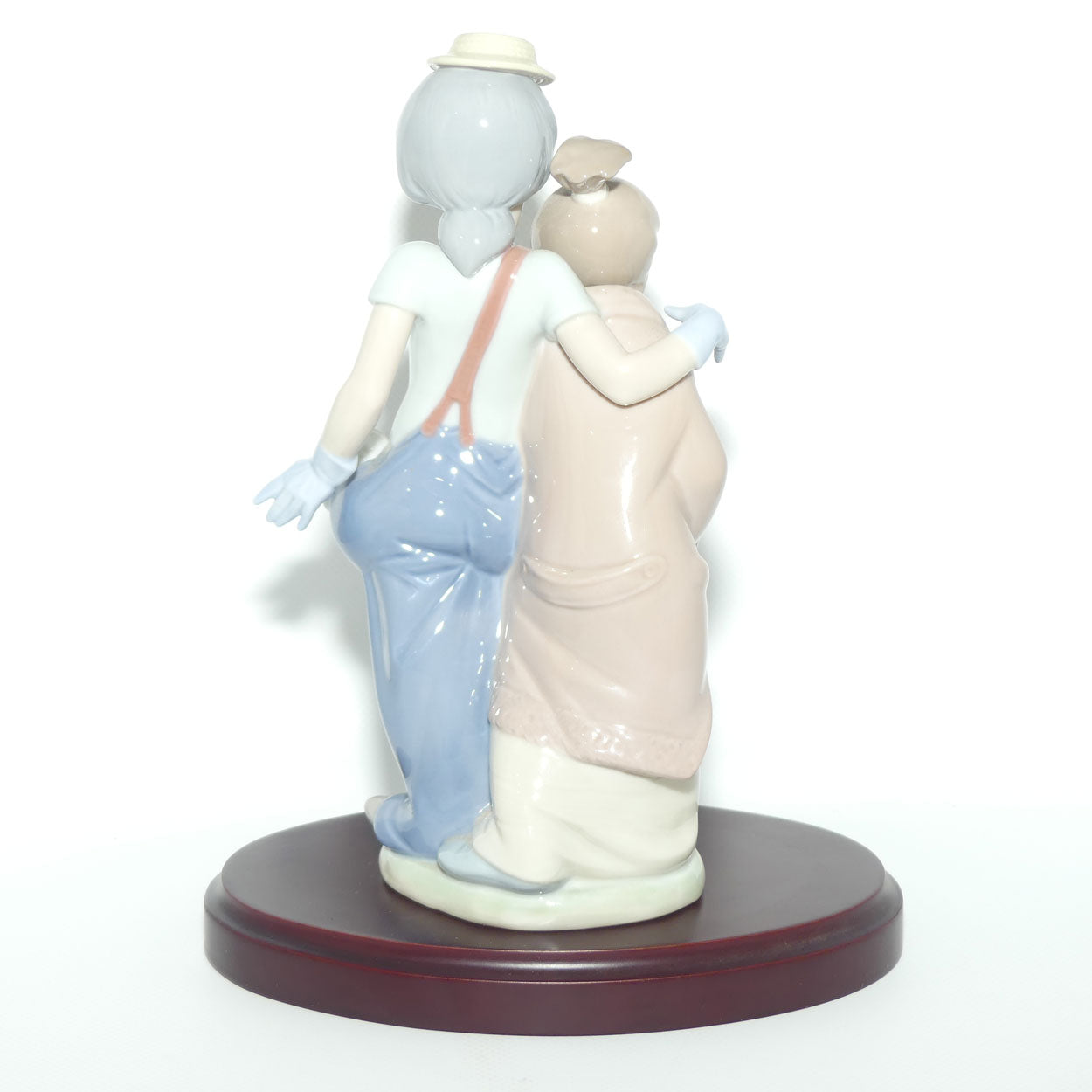Lladro figure Pals Forever | #7686 | boxed with stand