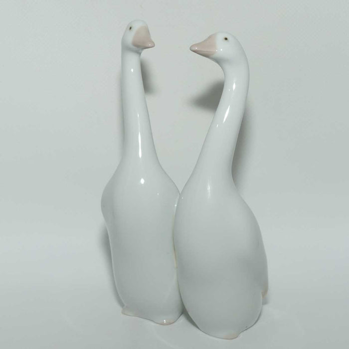 Lladro figure Geese | pair of Geese #8039