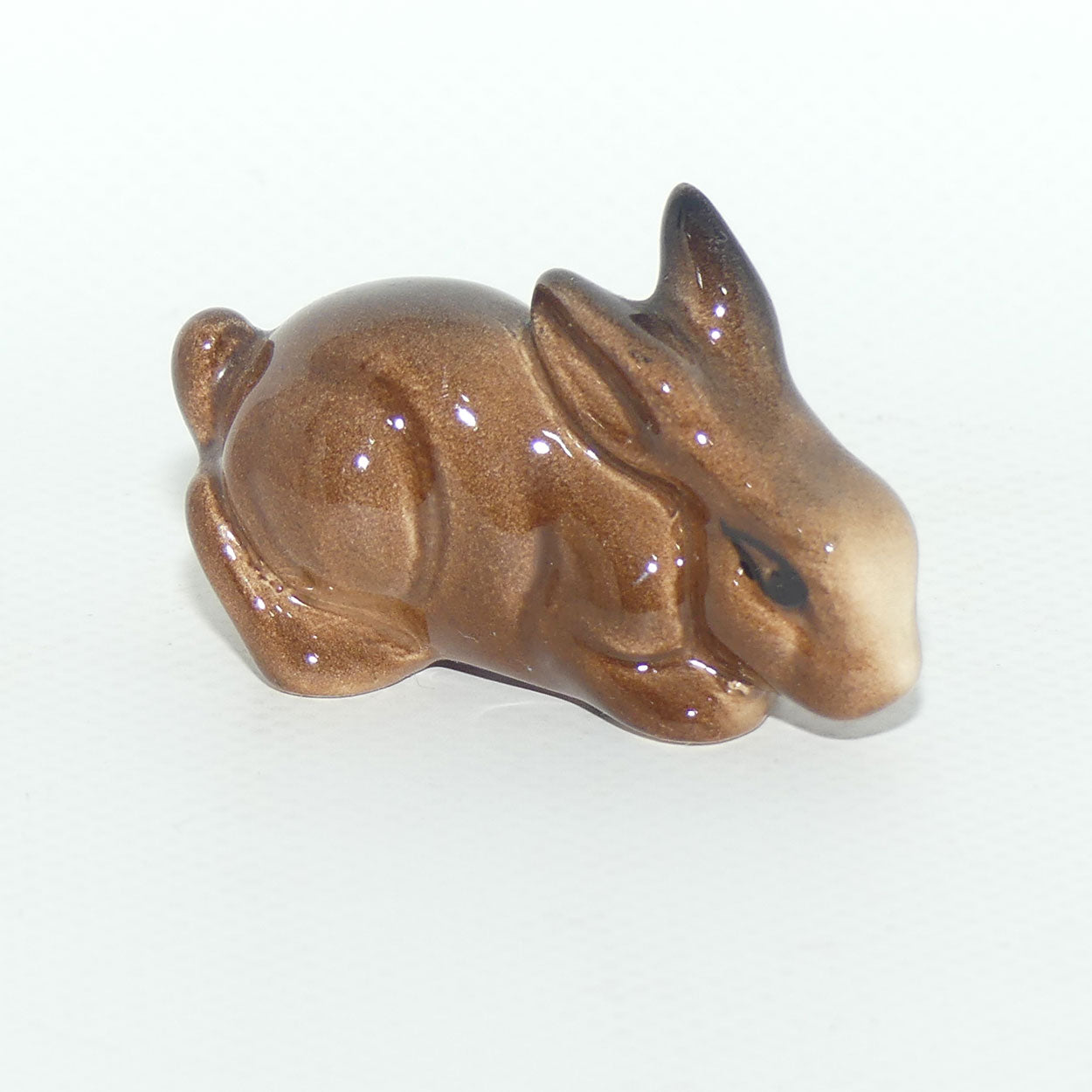 #0825 Beswick Rabbit Crouching