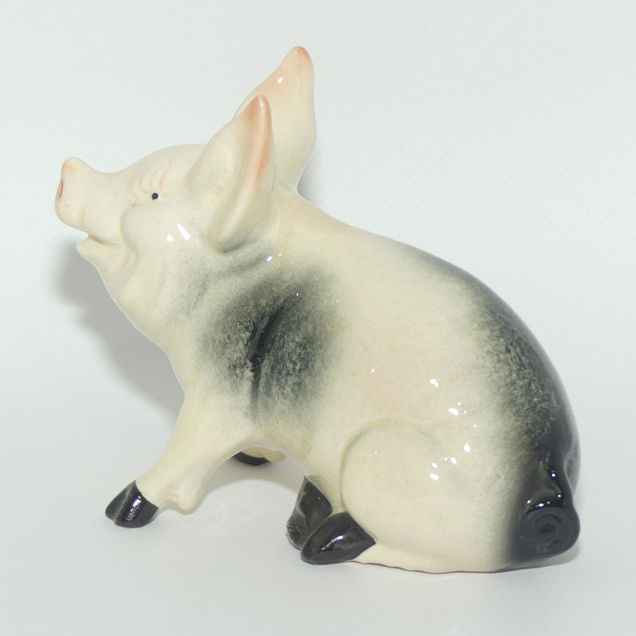 #0832 Beswick Pig | early version with Dark Hooves and Spots | #2