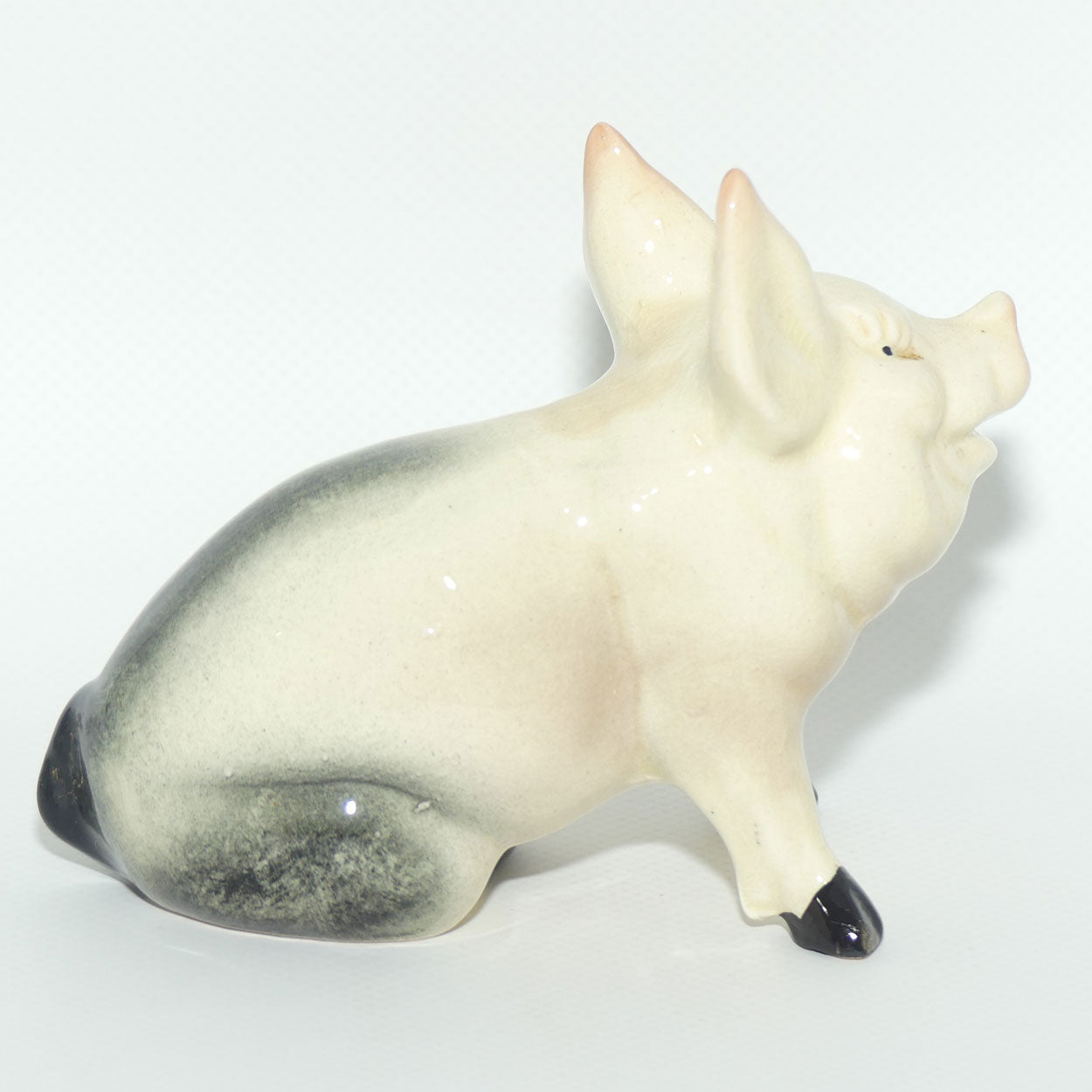 #0832 Beswick Pig | early version with Dark Hooves and Spots | #2