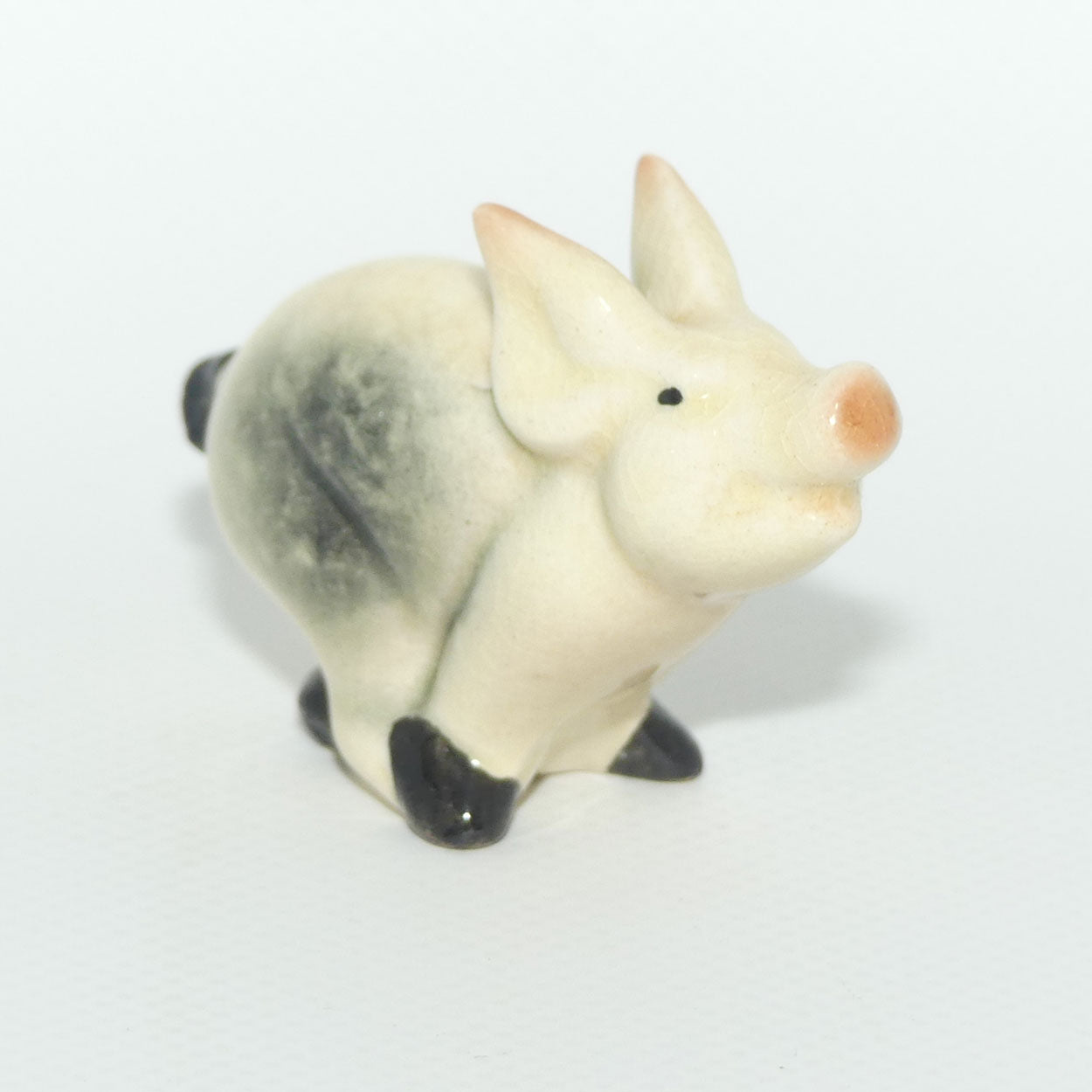 #0833 Beswick Piglet Running | early version with Dark Hooves and Spots