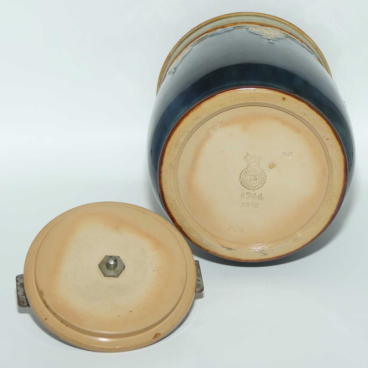 Royal Doulton stoneware tobacco jar | tobacco humidor 8345 | Scrolling design