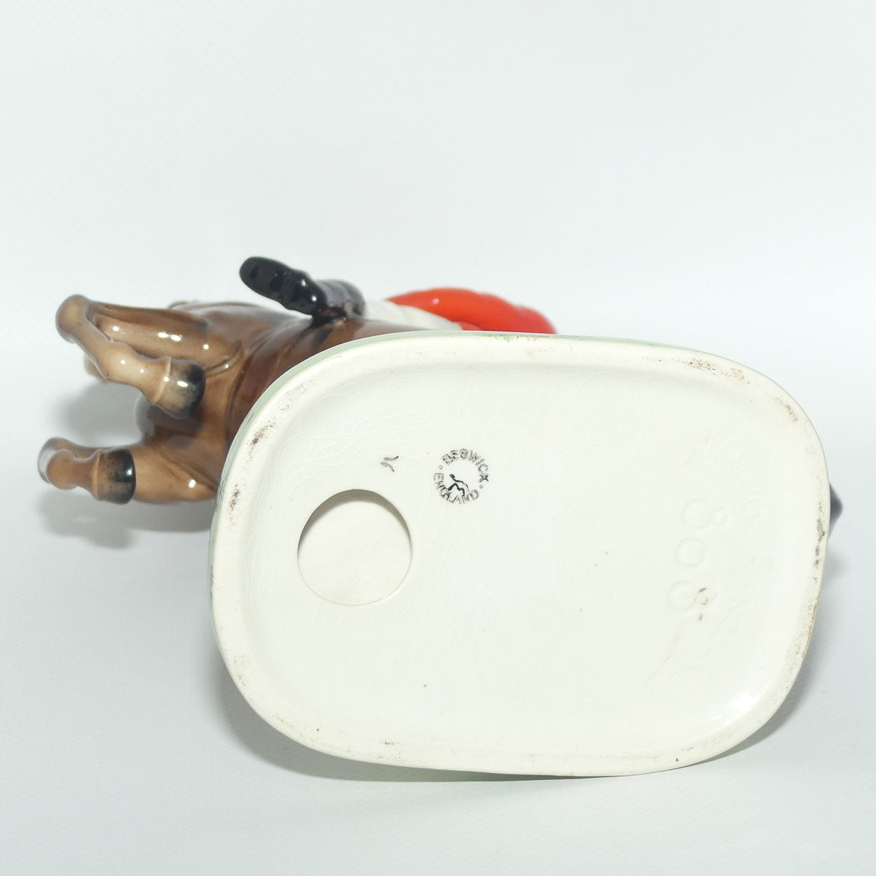 #0868 Beswick Huntsman | early Scarlett cut away coat