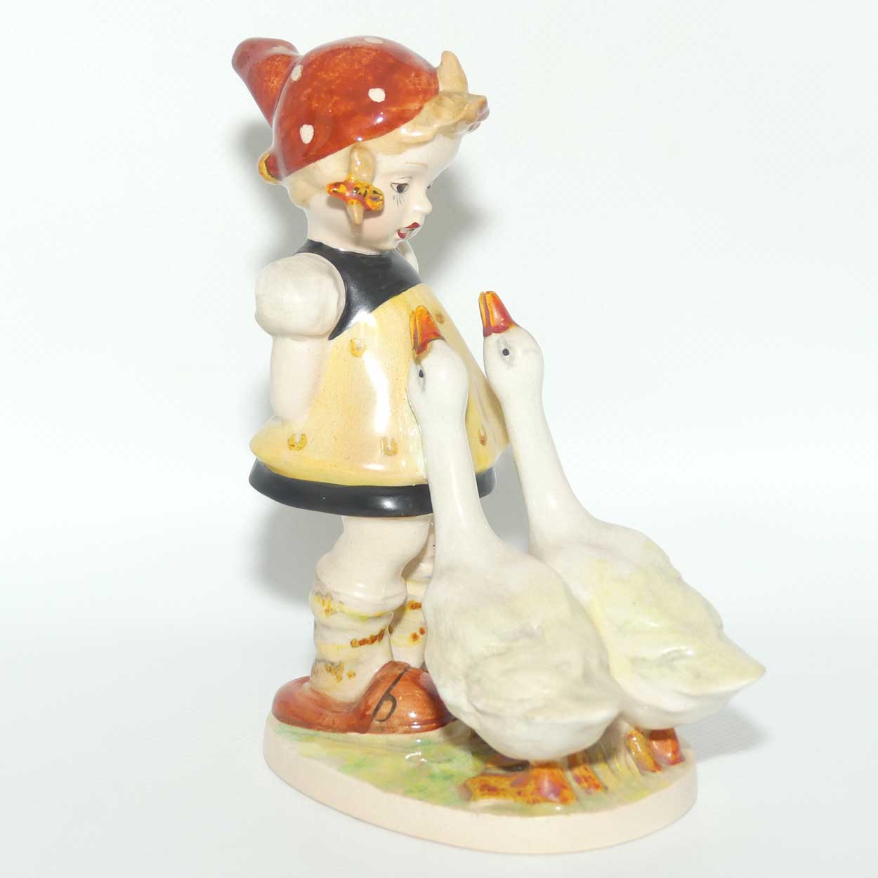 #0905 Beswick figure Goose Girl | MI Hummel theme