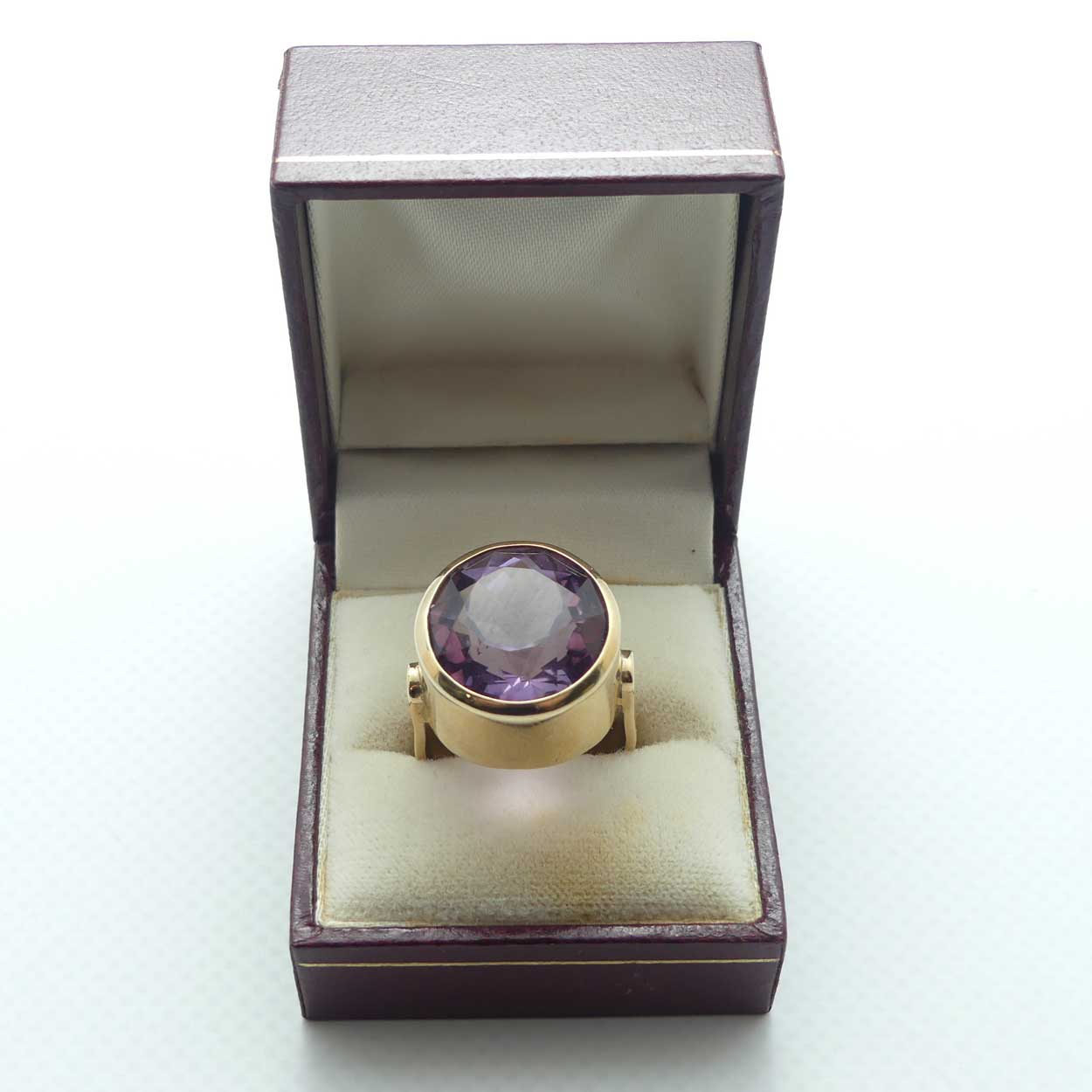 9ct Handmade Yellow Gold 16.4 ct wt Amethyst Dress ring