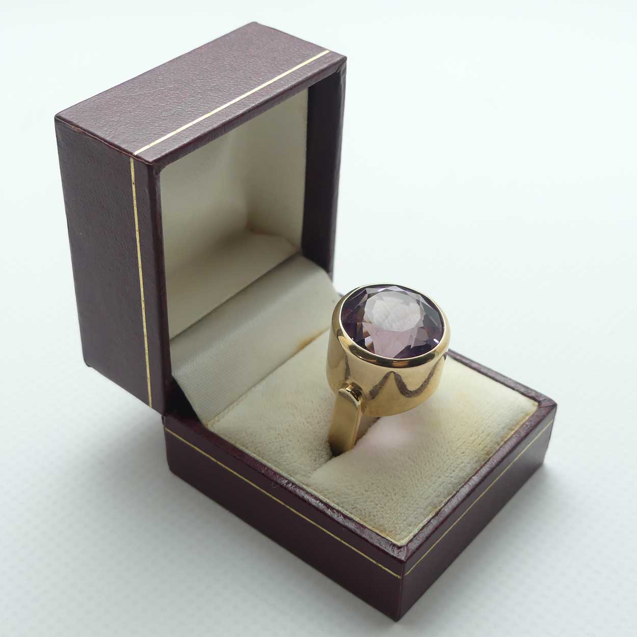 9ct Handmade Yellow Gold 16.4 ct wt Amethyst Dress ring