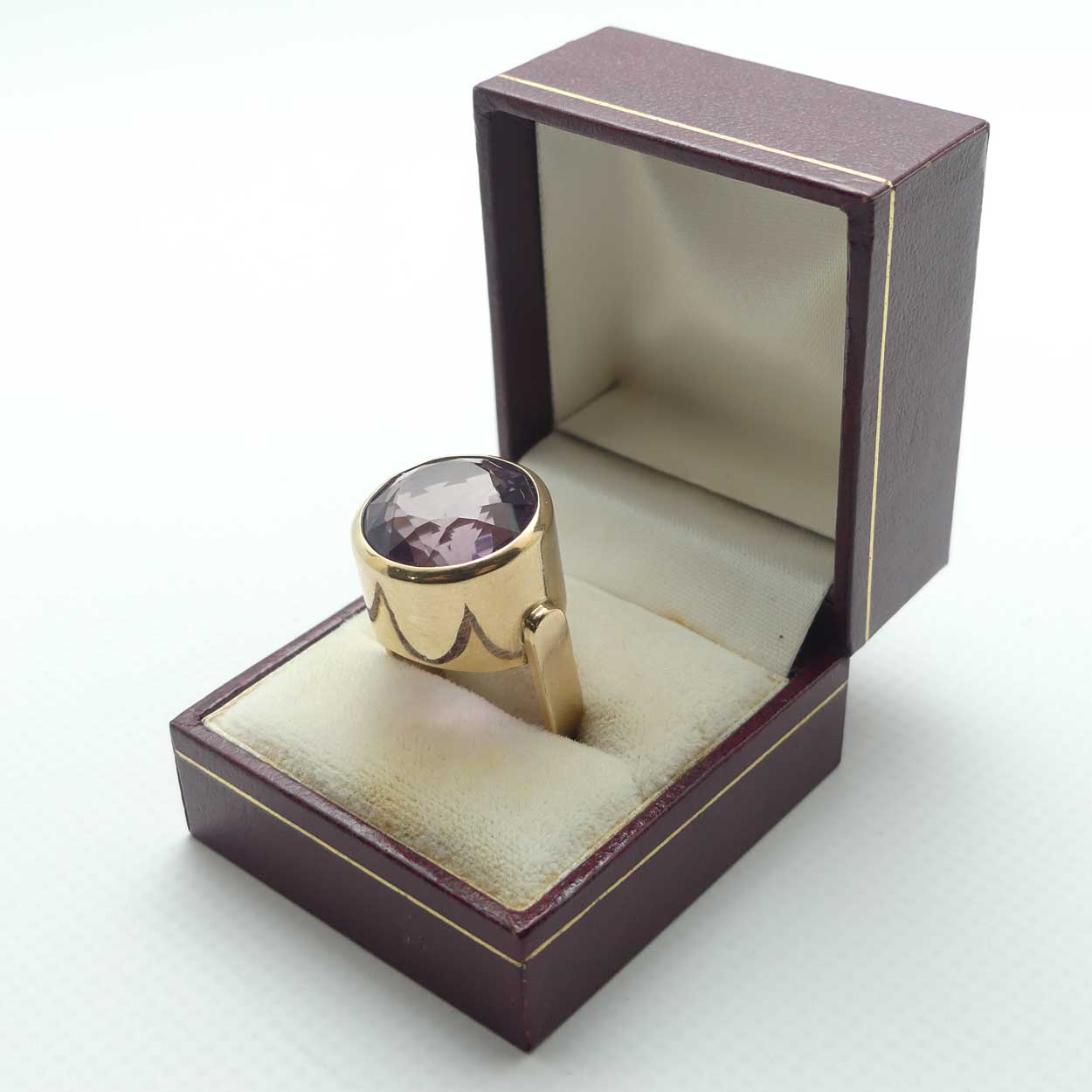 9ct Handmade Yellow Gold 16.4 ct wt Amethyst Dress ring