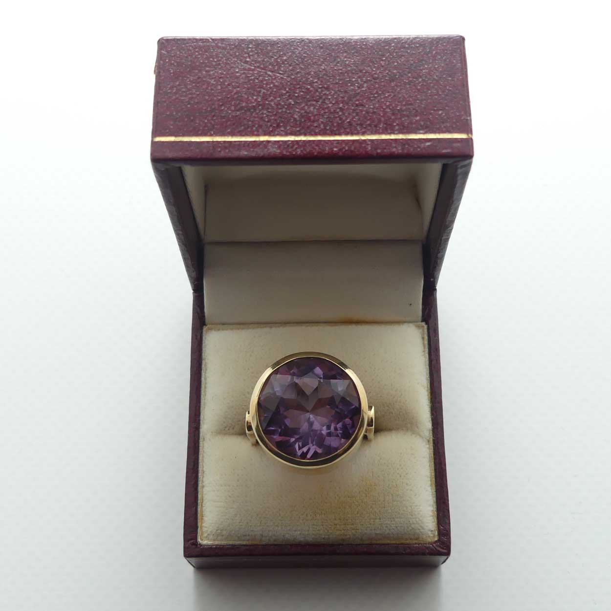 9ct Handmade Yellow Gold 16.4 ct wt Amethyst Dress ring