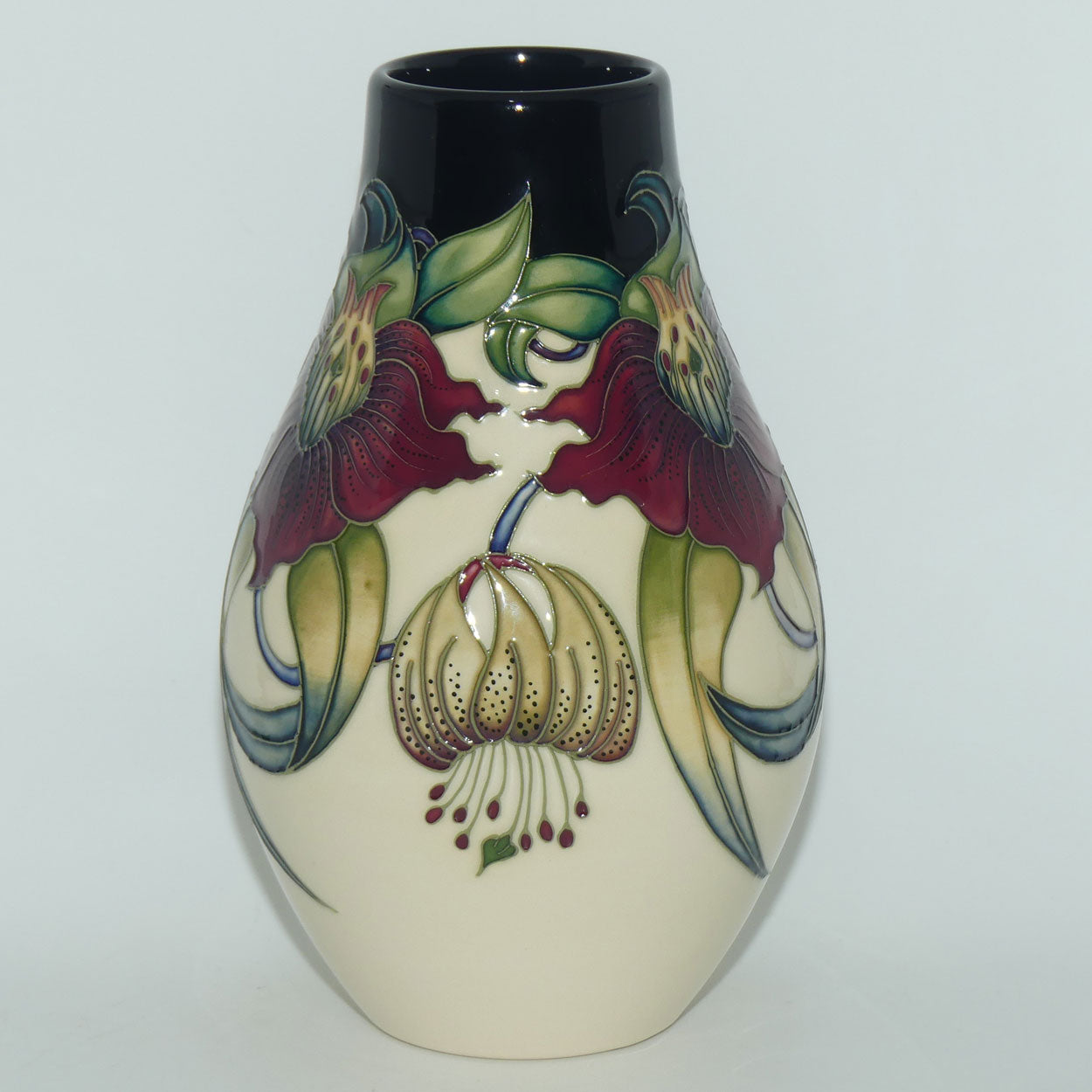 Moorcroft Anna Lily 117/9 vase