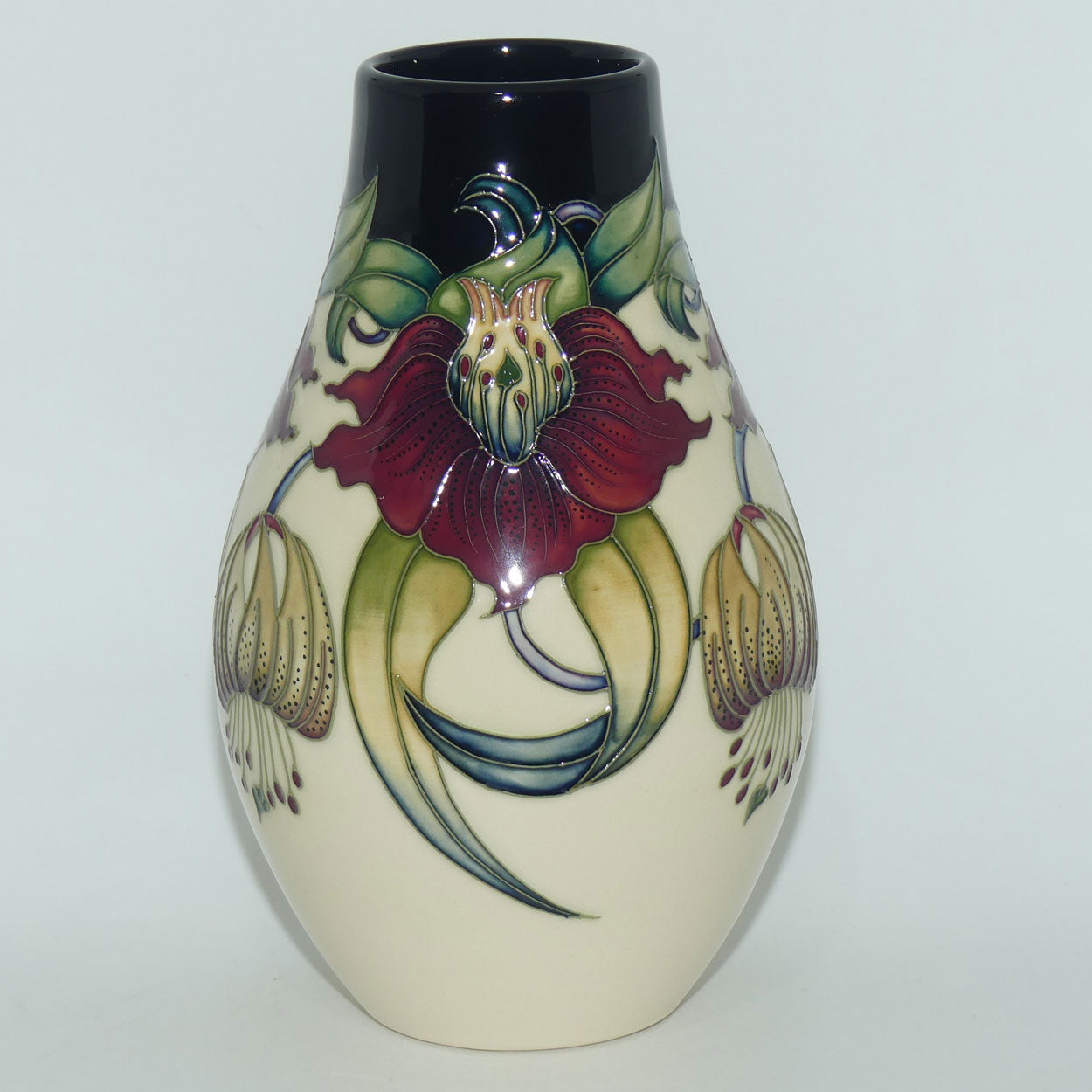 Moorcroft Anna Lily 117/9 vase