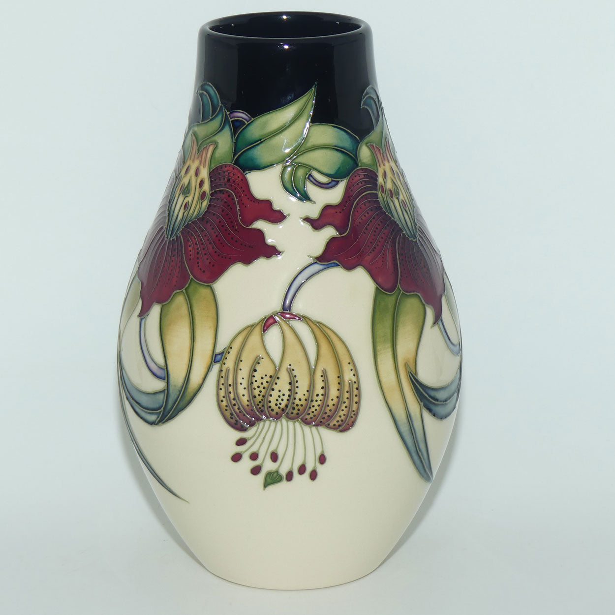 Moorcroft Anna Lily 117/9 vase