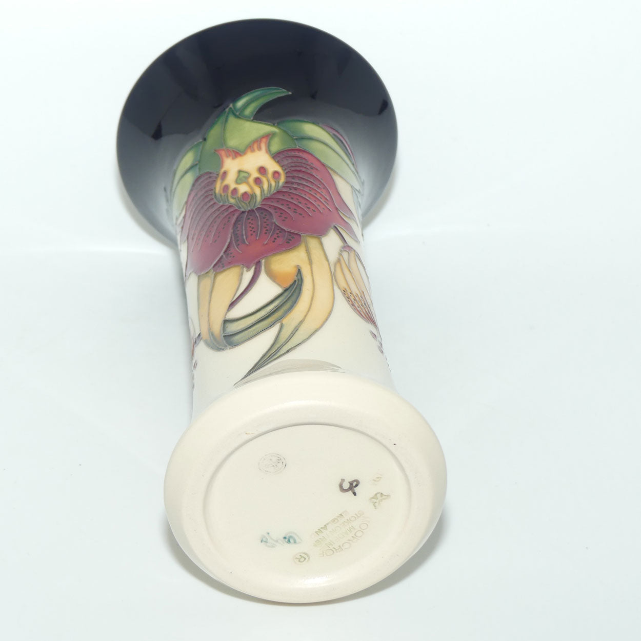 Moorcroft Anna Lily 159/8 vase