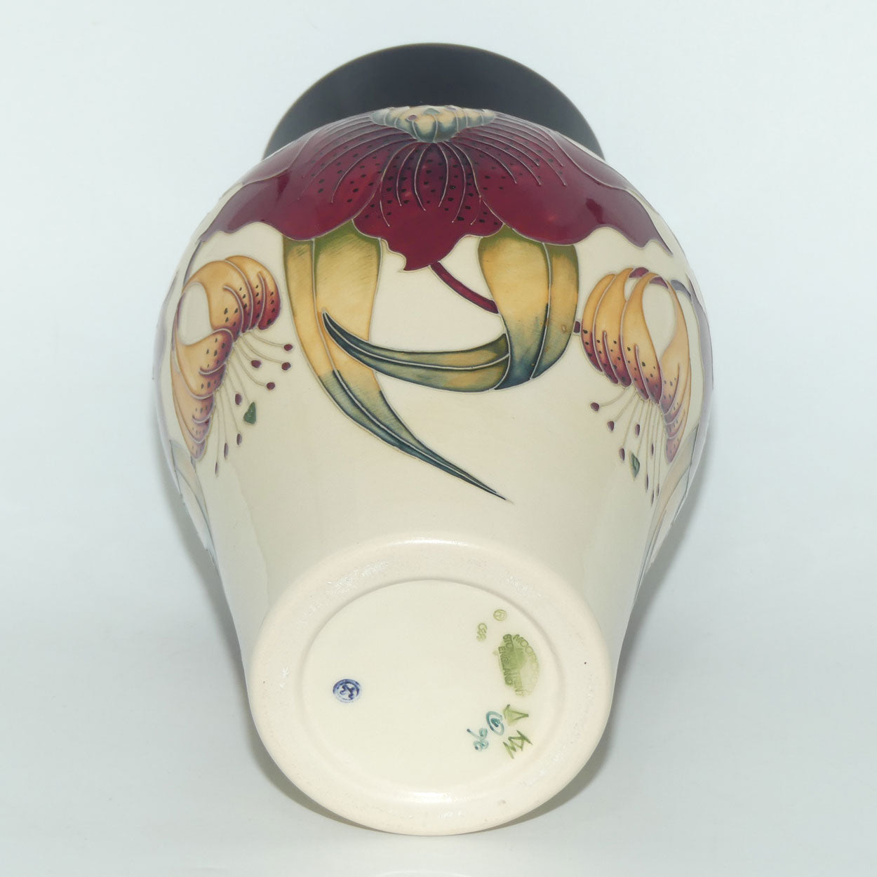Moorcroft Anna Lily 23/11 vase