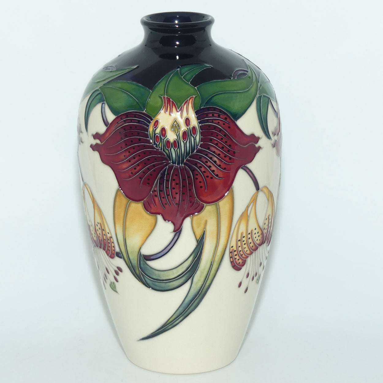 Moorcroft Anna Lily 25/9 vase