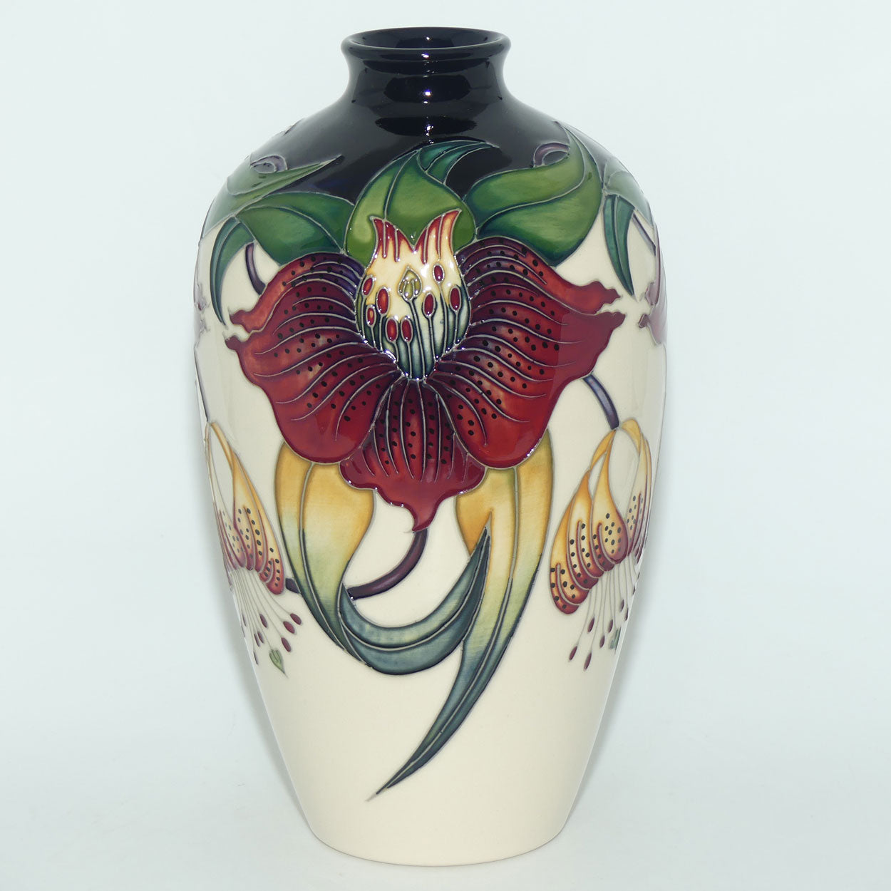 Moorcroft Anna Lily 25/9 vase