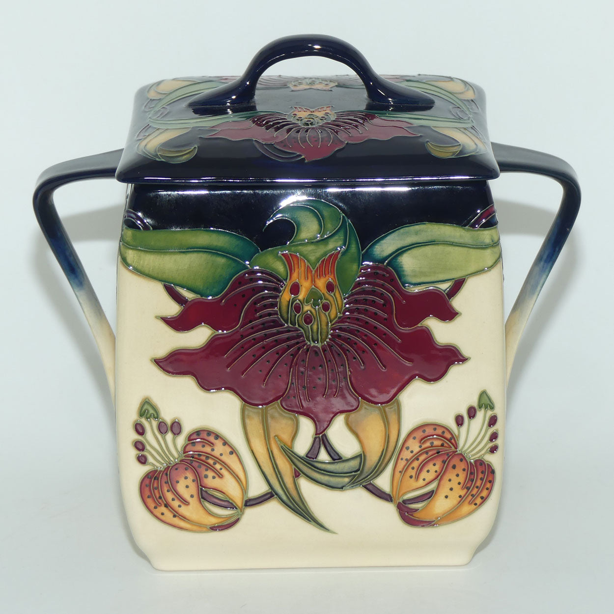 Moorcroft Anna Lily 243/6 lidded box