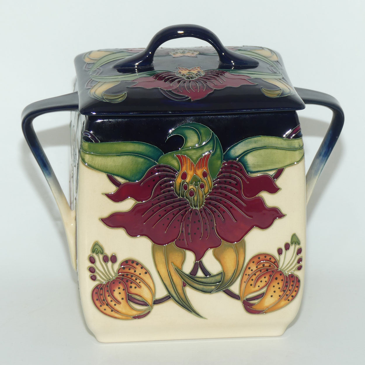 Moorcroft Anna Lily 243/6 lidded box