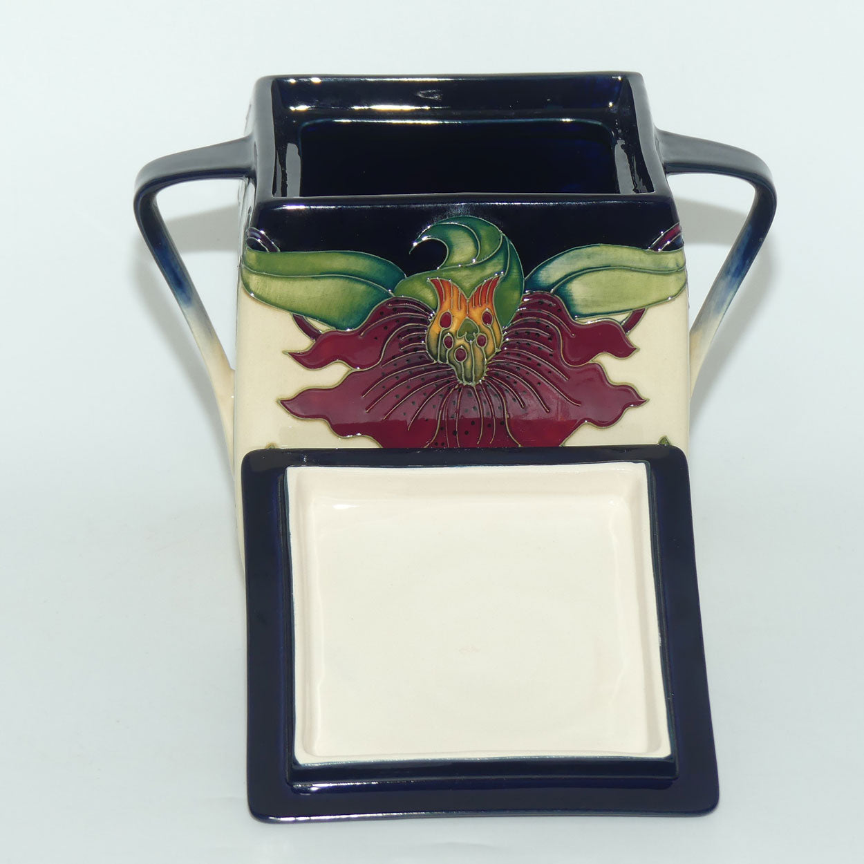 Moorcroft Anna Lily 243/6 lidded box