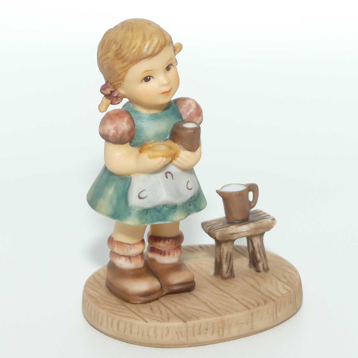 BH095/P Berta Hummel figure by Goebel | Snack for Santa