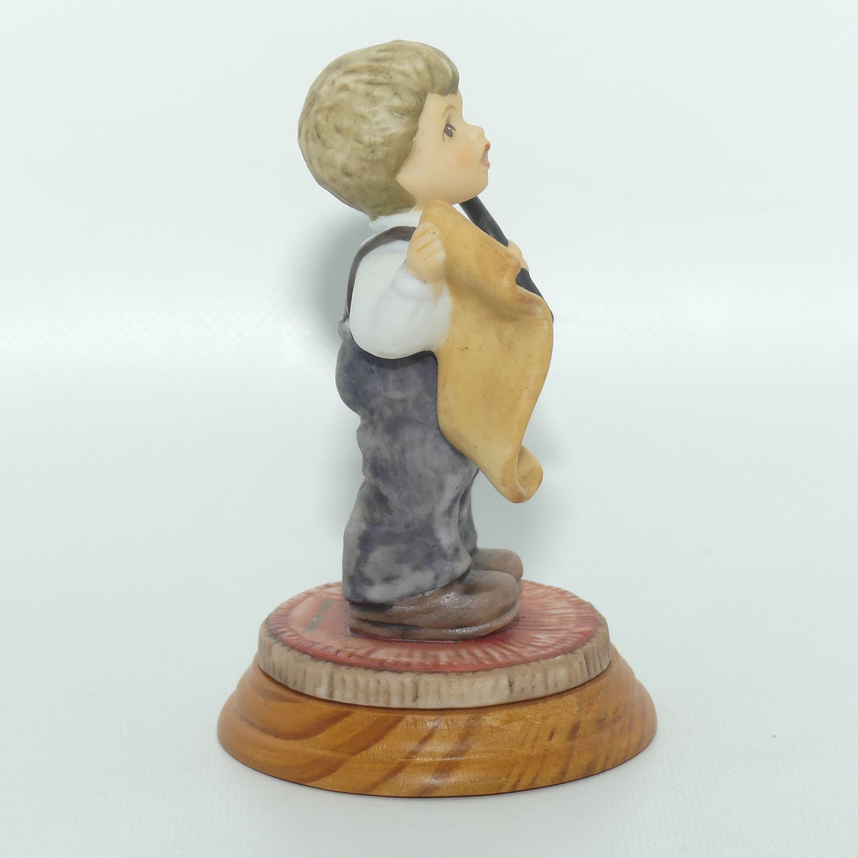 BH044 Berta Hummel figure by Goebel | God Bless the USA