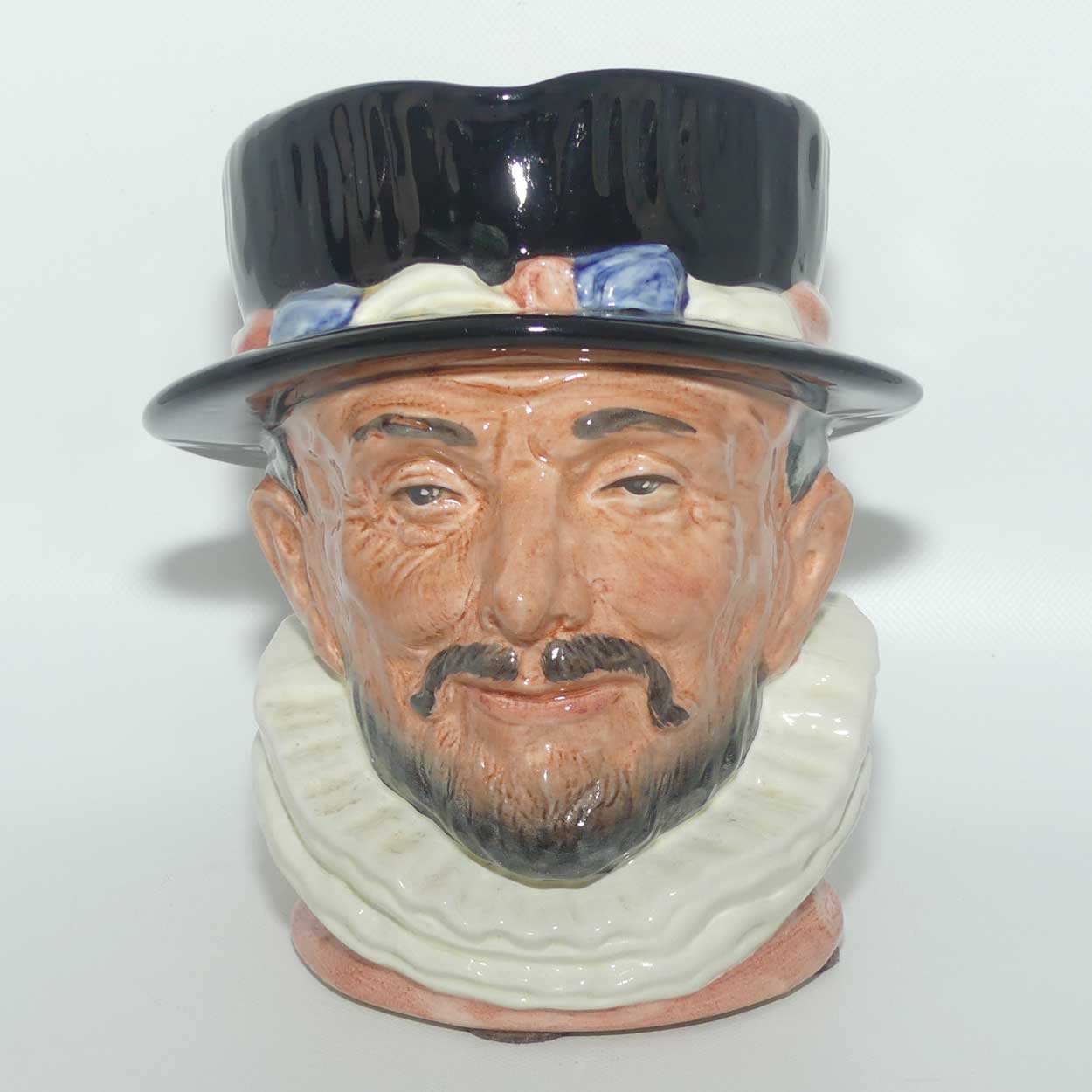 D6206 Royal Doulton large character jug Beefeater | ER handle | Pink | 1970s stamp