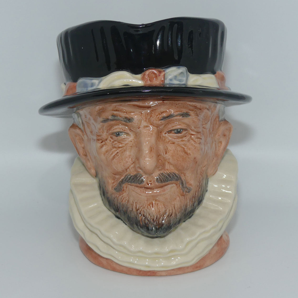 D6206 Royal Doulton large character jug Beefeater | ER handle | Pink