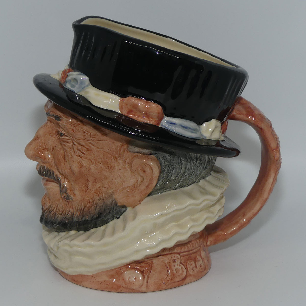 D6206 Royal Doulton large character jug Beefeater | ER handle | Pink