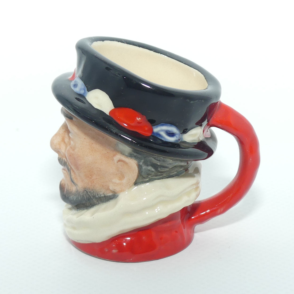 D6251 Royal Doulton miniature character jug Beefeater | ER Handle | Scarlett