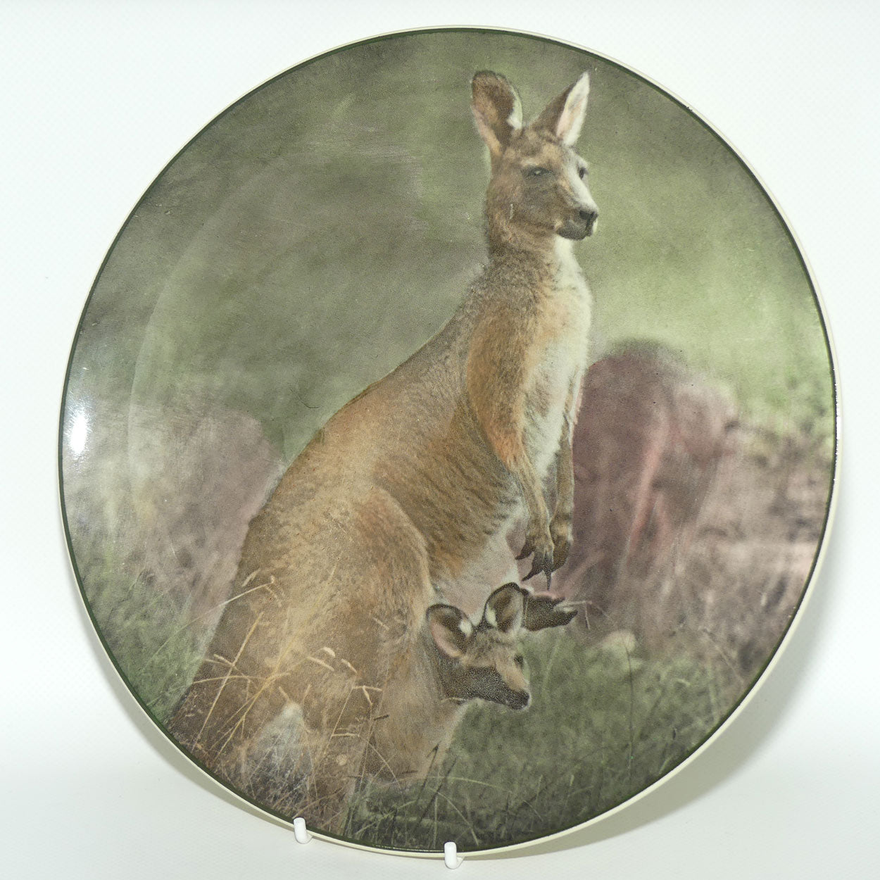 Royal Doulton Australian Views plate #4 | Mother Kangaroo with Joey D6423