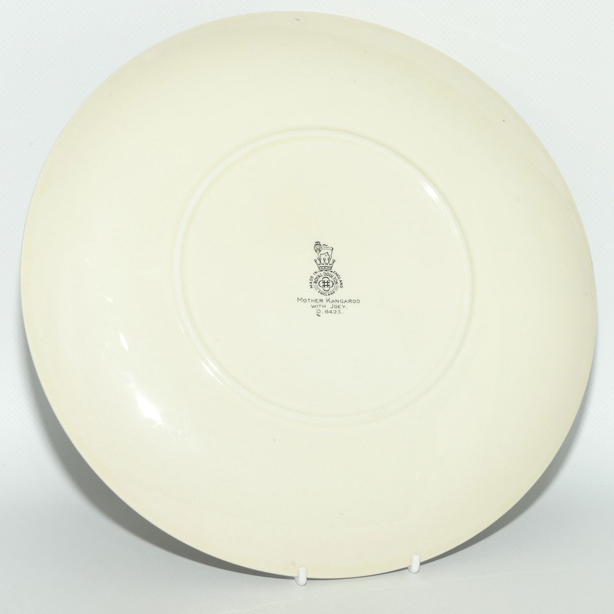 Royal Doulton Australian Views plate #4 | Mother Kangaroo with Joey D6423