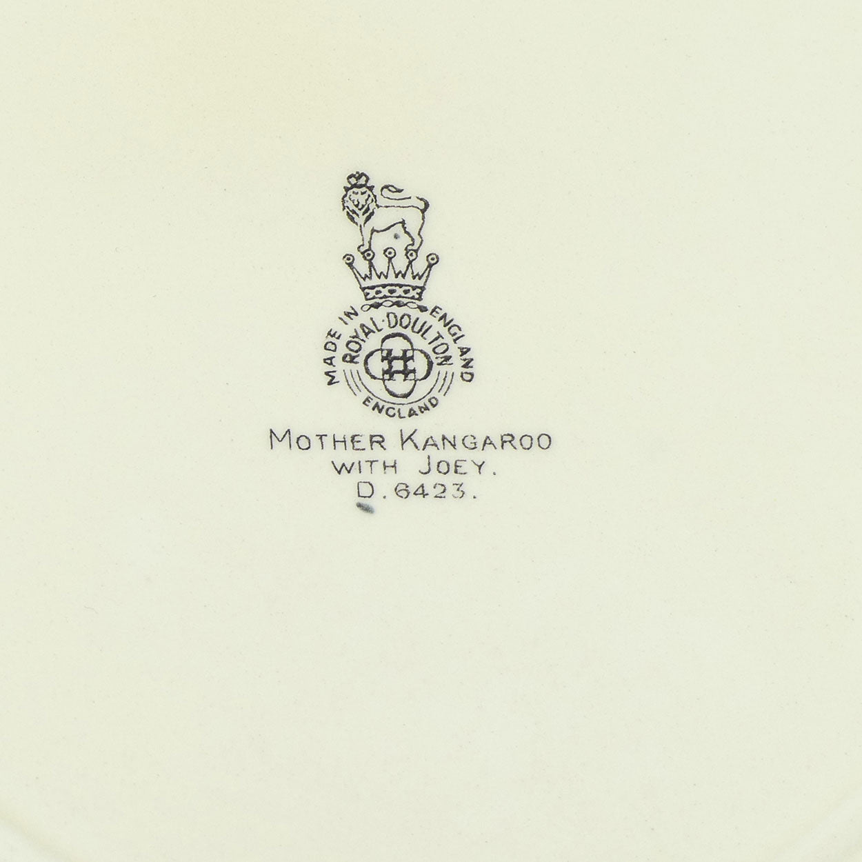 Royal Doulton Australian Views plate #4 | Mother Kangaroo with Joey D6423