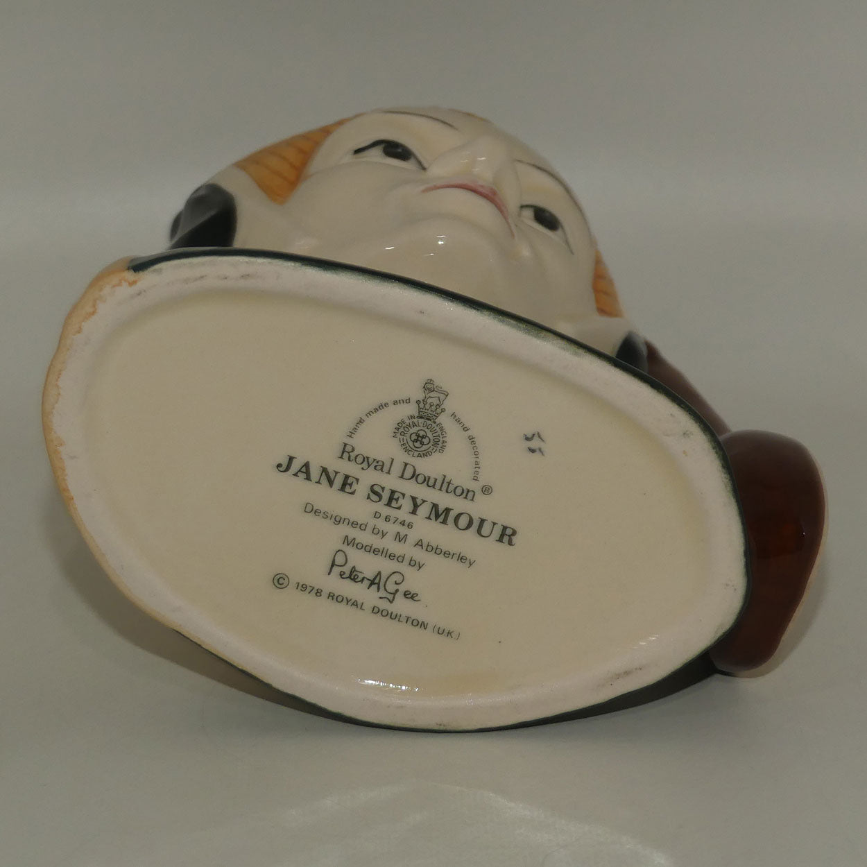 d6746-royal-doulton-small-character-jug-jane-seymour