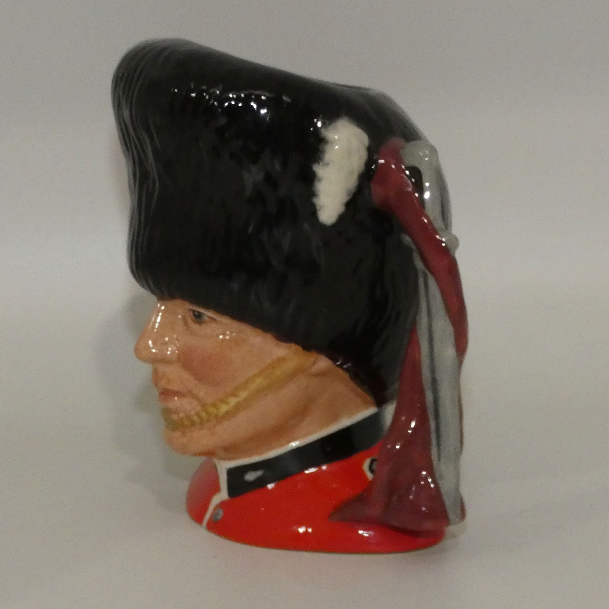 d6771-royal-doulton-small-character-jug-guardsman
