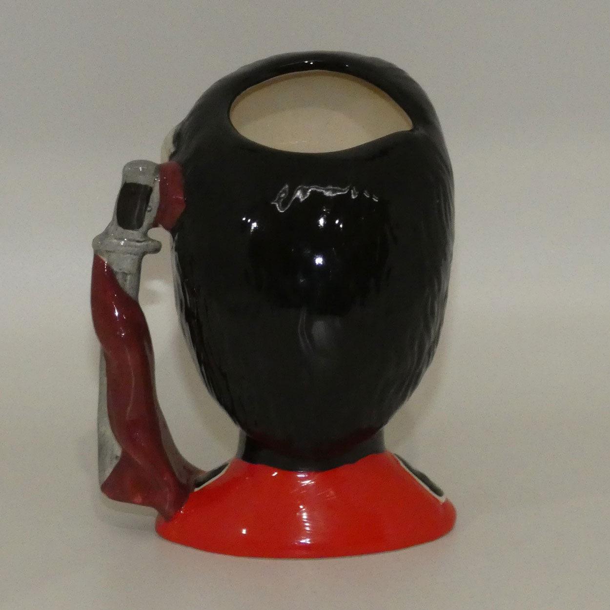d6771-royal-doulton-small-character-jug-guardsman