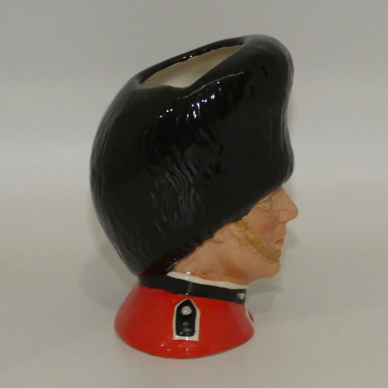 d6771-royal-doulton-small-character-jug-guardsman